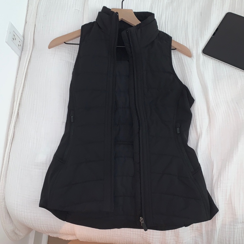 Lululemon another mile vest size 4